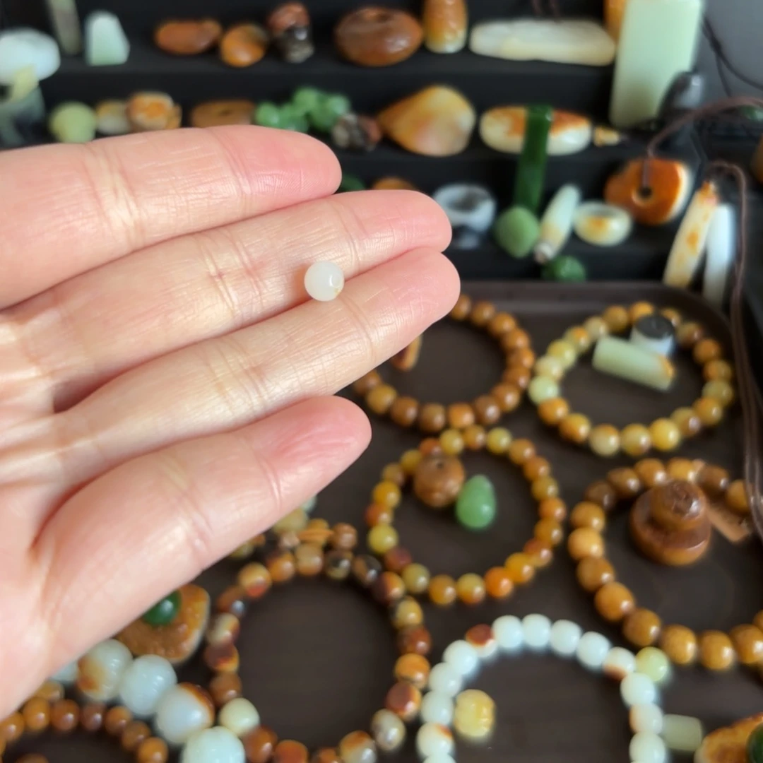 荆***锋和田玉未镶嵌颈饰