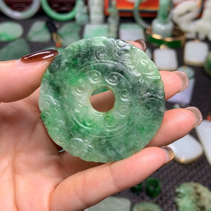 翡翠未镶嵌挂件清