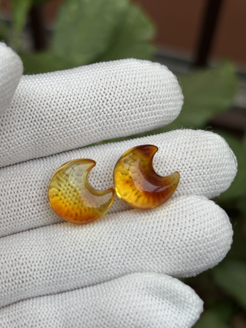 5554天然蜜蜡琥珀月亮配饰14x6mm