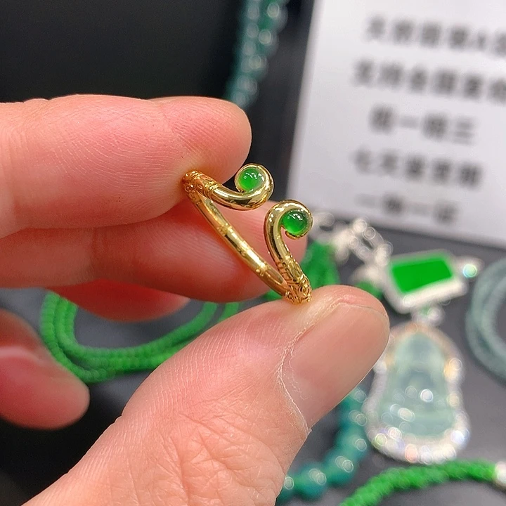 翡翠手链未镶嵌。。。