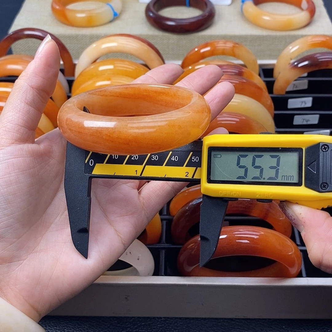 未镶嵌石英质玉（黄龙玉）手镯73号