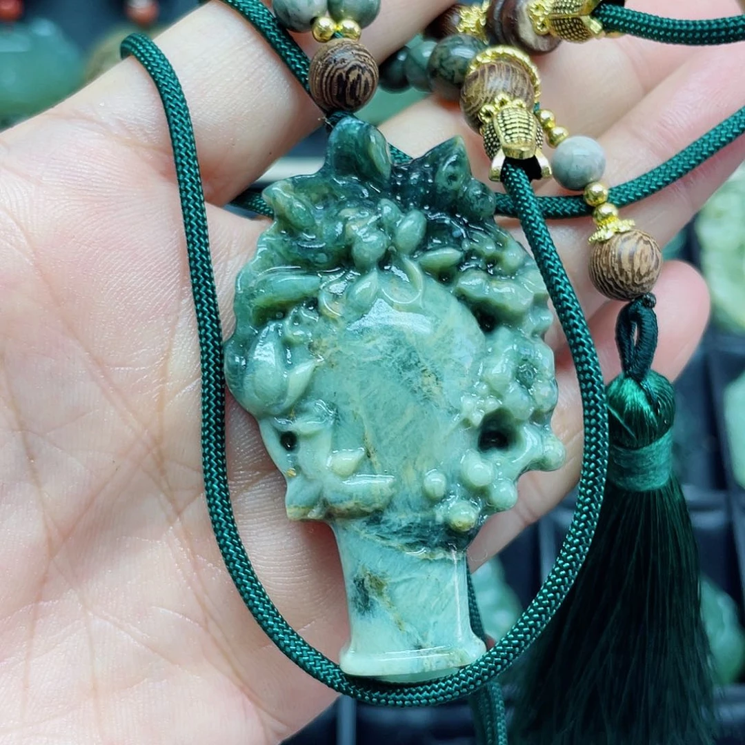 蛇纹石玉未镶嵌颈饰