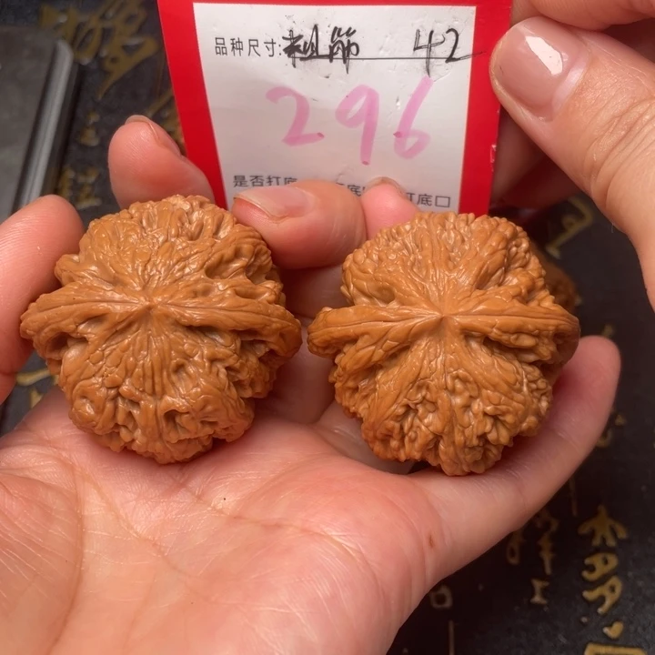 吊坠桃核文玩了吗