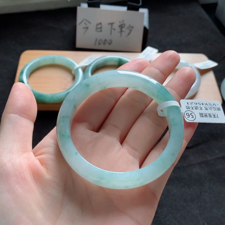 翡翠手镯未镶嵌手镯