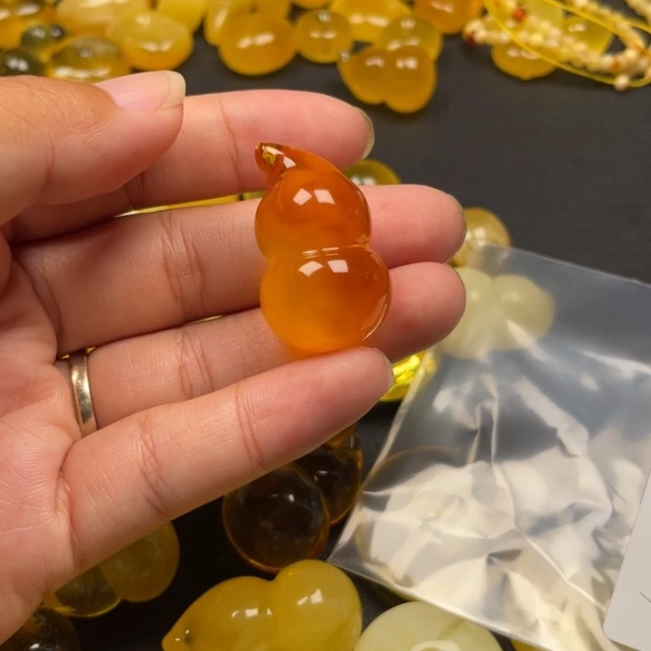 用***春裸石琥珀未镶嵌蜜蜡