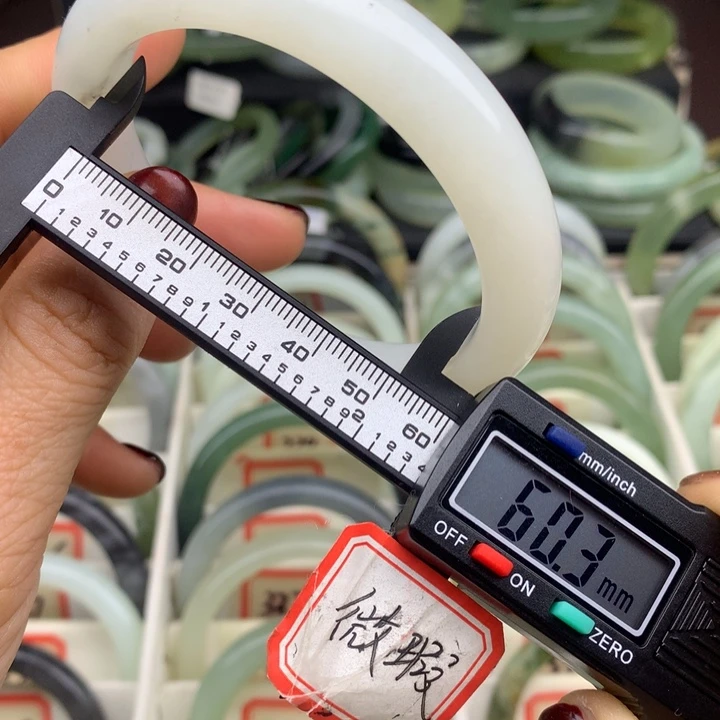 蛇纹石玉未镶嵌手镯325