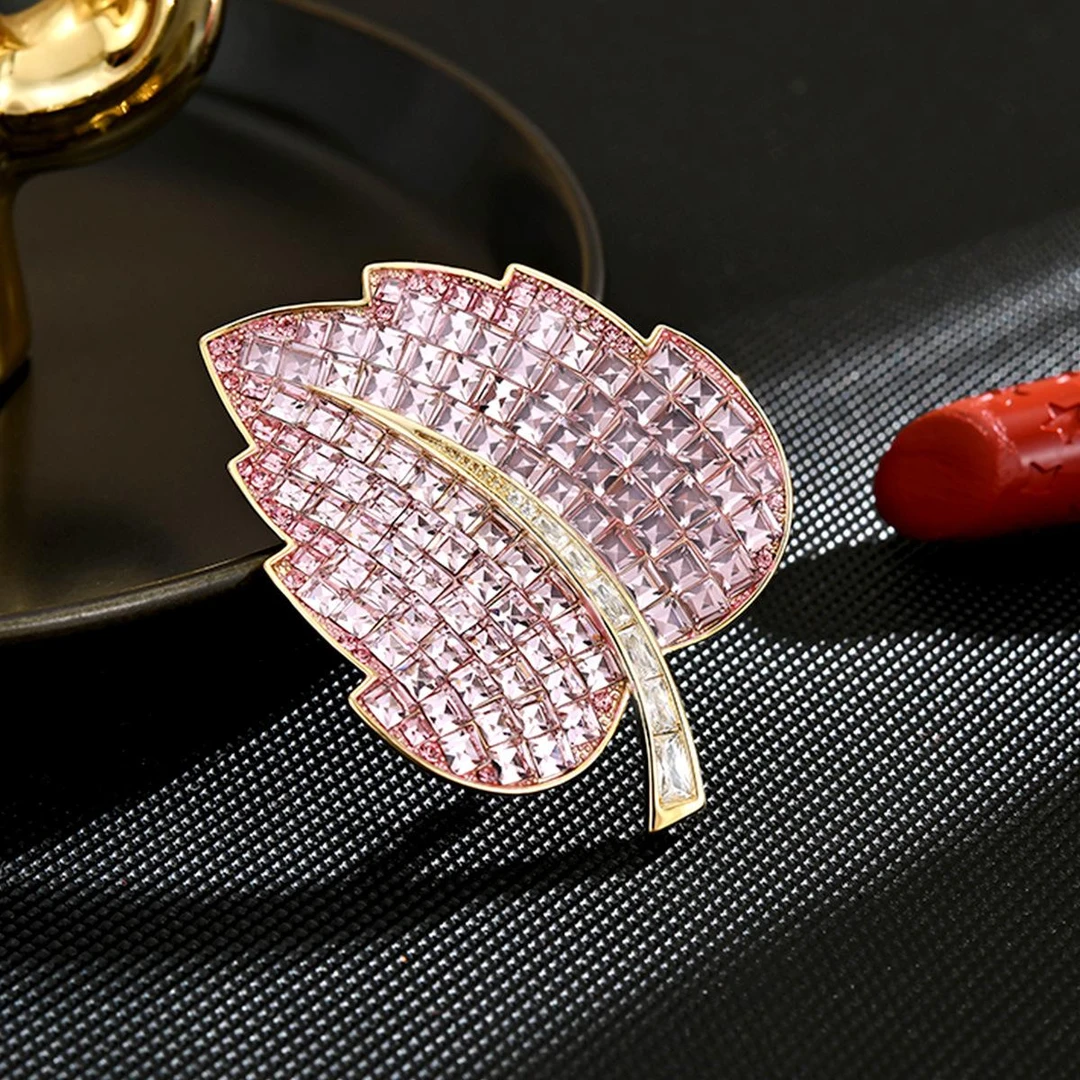 0773 粉色树叶胸针