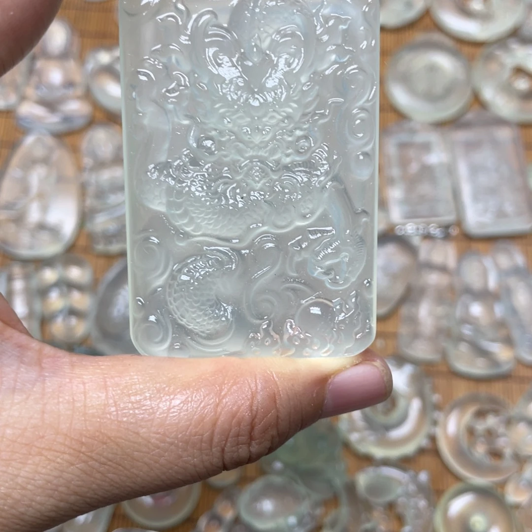 蛇纹石玉未镶嵌颈饰竹*