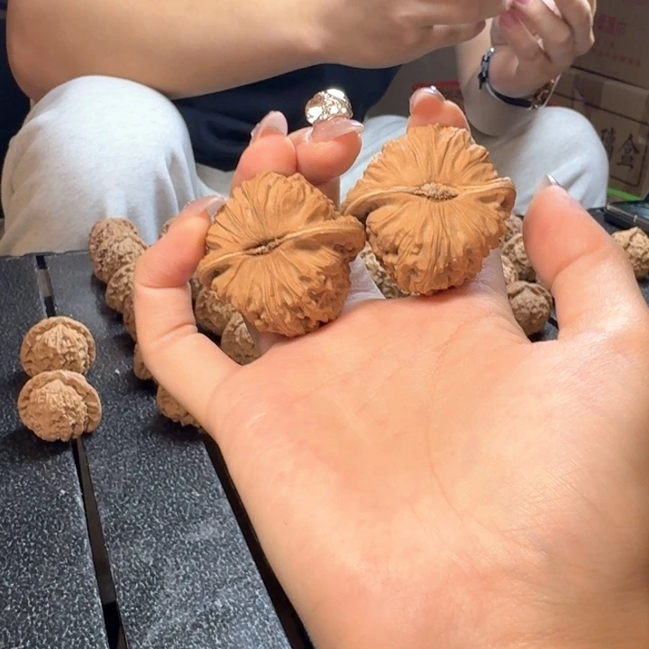 文玩核桃吊坠野***雄39三角白