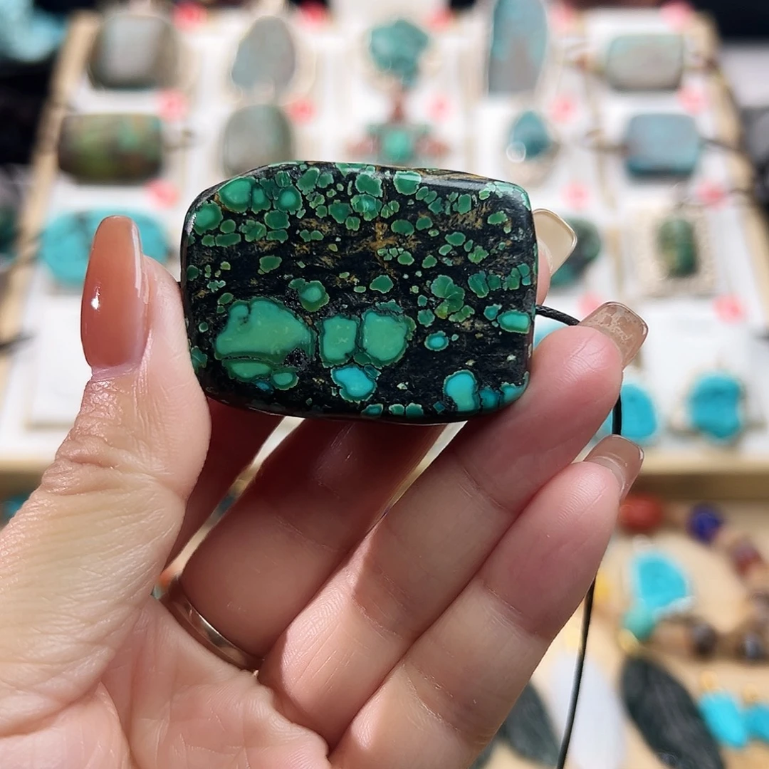 绿松石未镶嵌颈饰