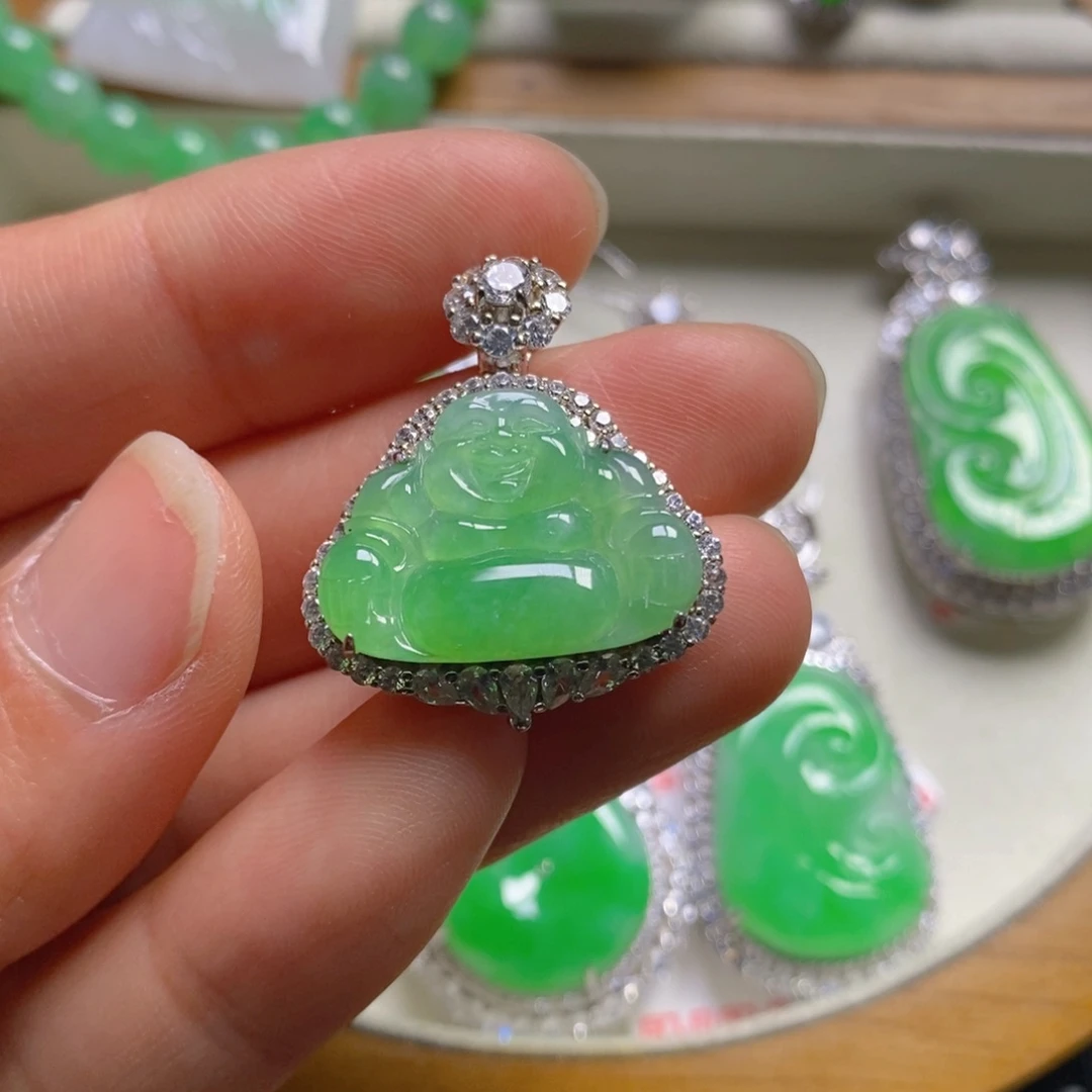 翡翠颈饰银S925镶嵌佛公吊坠
