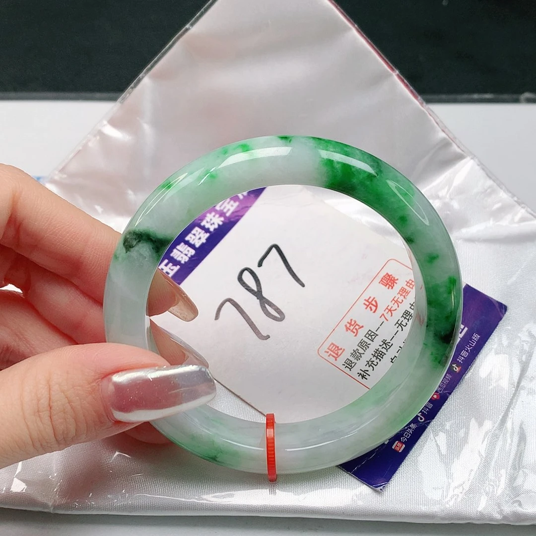 翡翠手镯未镶嵌翡翠手镯