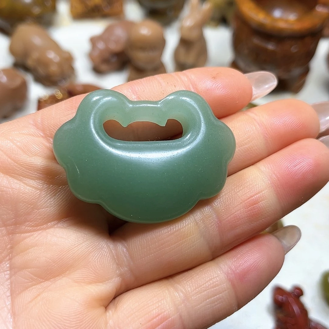 白玉菩提吊坠白玉菩提吊坠