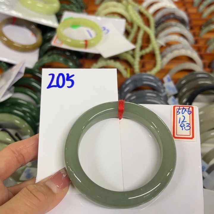 ****和田玉未镶嵌手镯