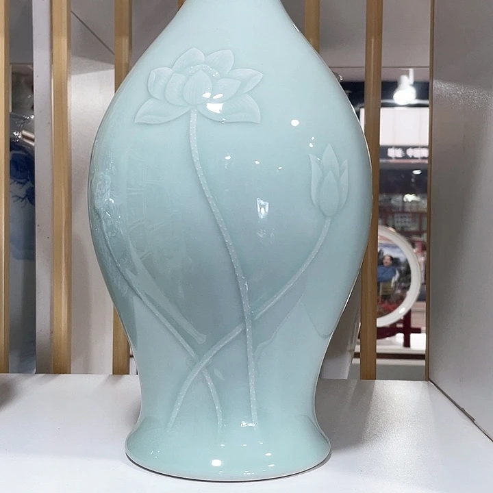 摆件信*豆青雕刻荷花福袋