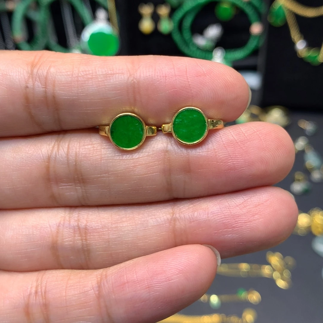 翡翠未镶嵌颈饰有纹