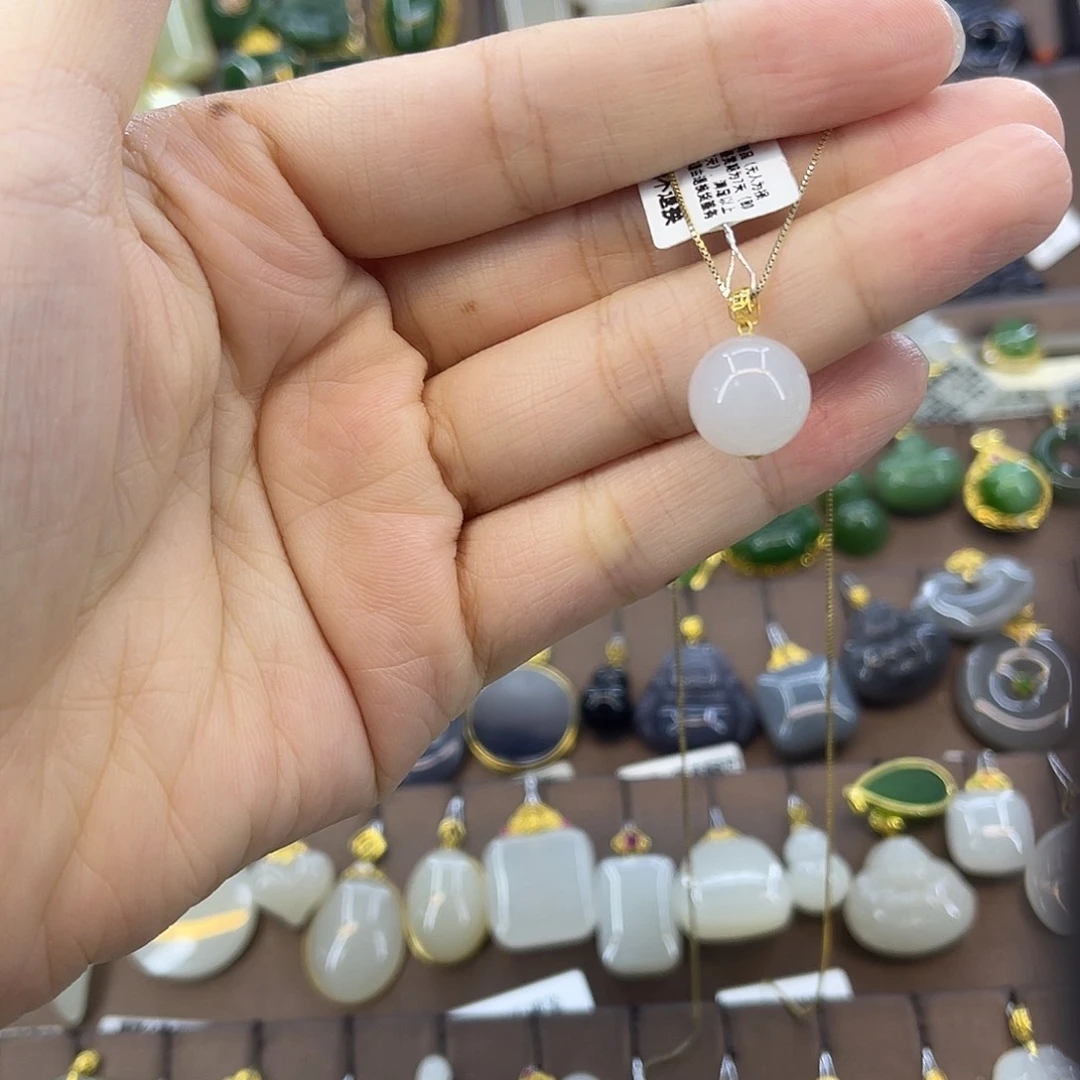 和田玉18K金镶嵌吊坠(赠链)