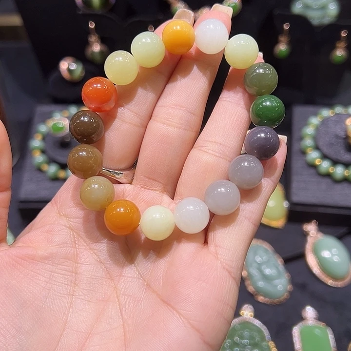 做***己和田玉未镶嵌手链