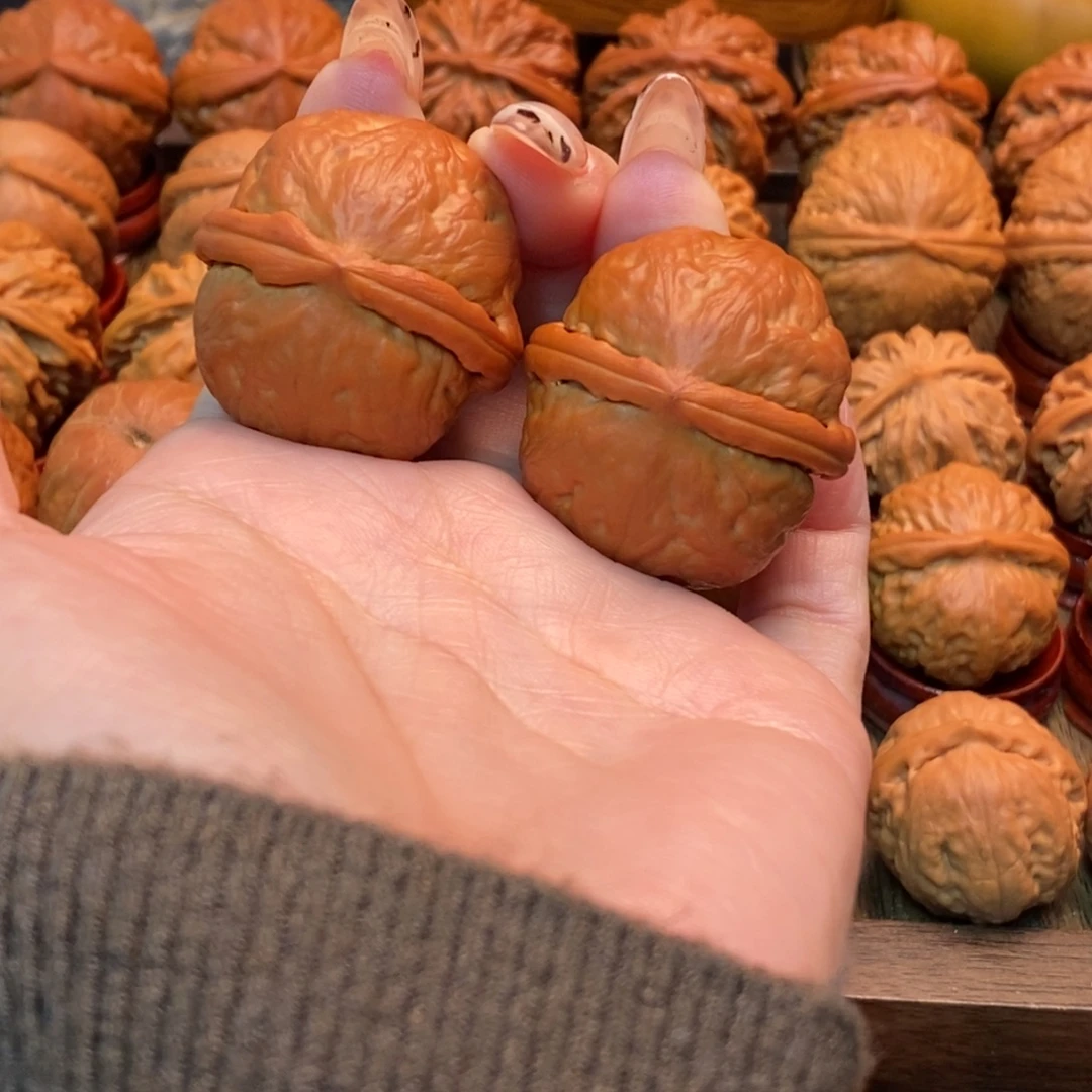 凯***刚文玩核桃吊坠至尊宝