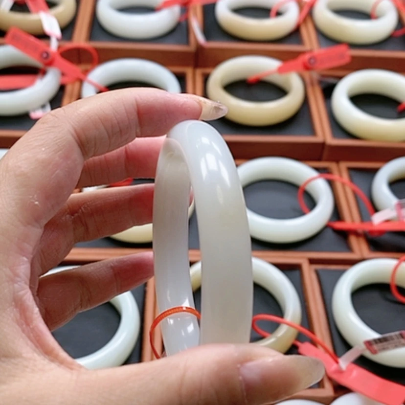 【闪购商品】未镶嵌手镯和田玉