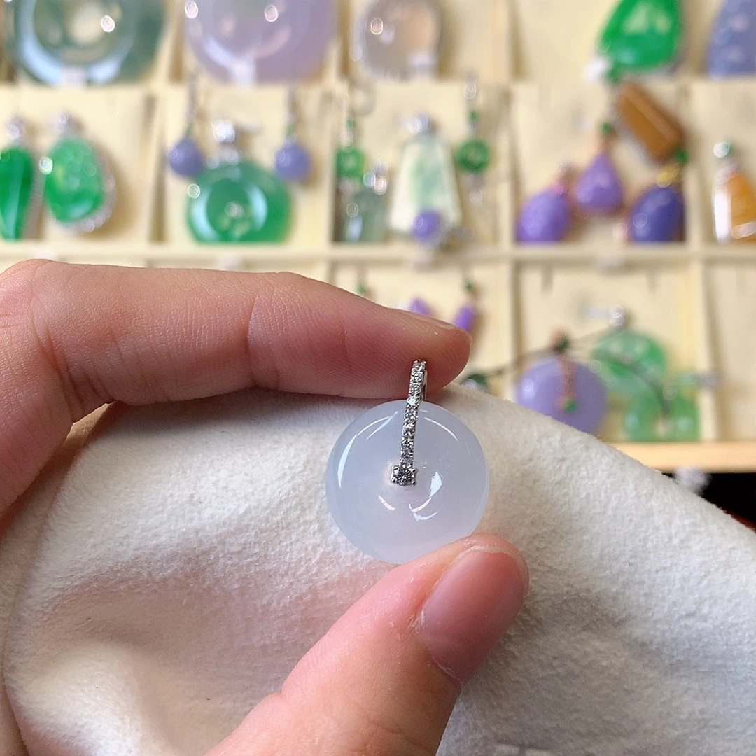 翡翠颈饰18K金镶嵌吊坠