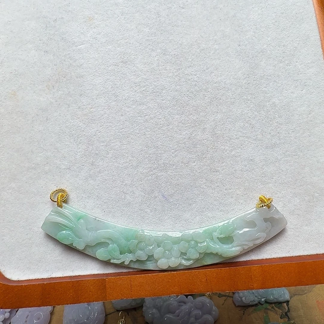 翡翠未镶嵌吊坠(赠链)