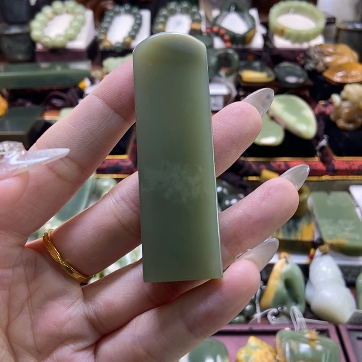 颈饰未镶嵌岫岩老玉（透闪石质玉）幽*