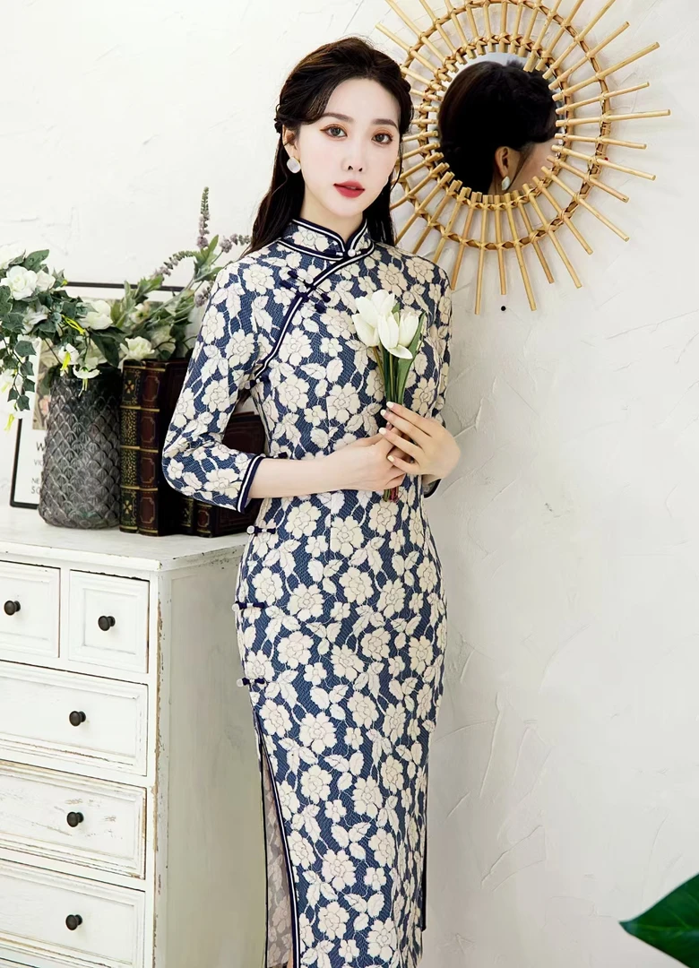 提花雷丝面料中长款修身袍优雅有气质