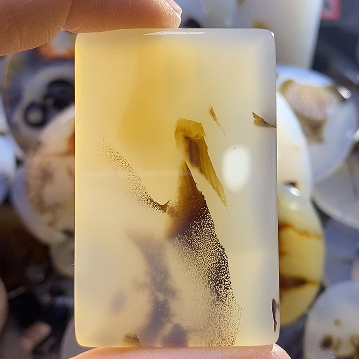 未镶嵌颈饰玛瑙/玉髓小**子