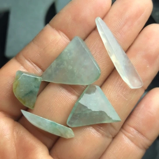 翡翠未镶嵌颈饰裸石