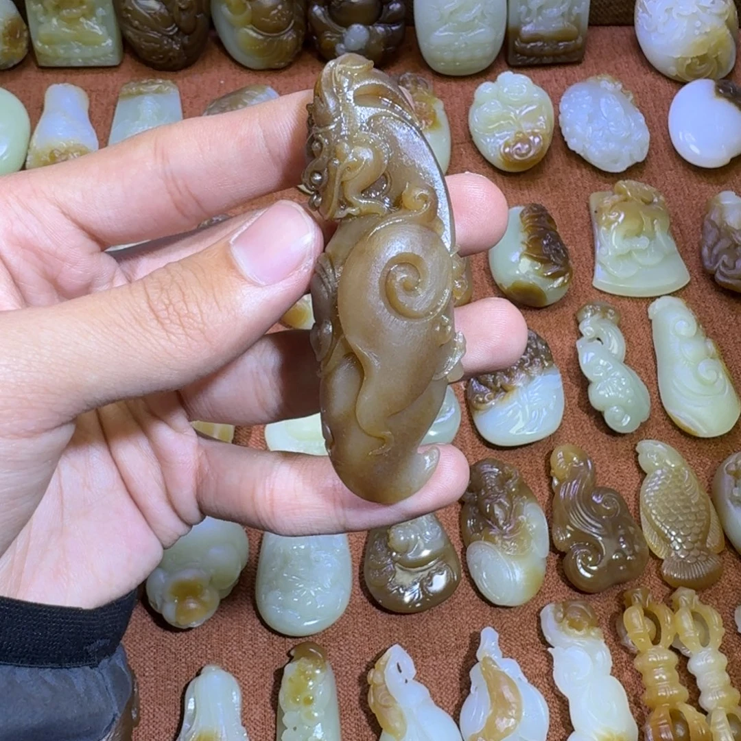 和田玉未镶嵌颈饰