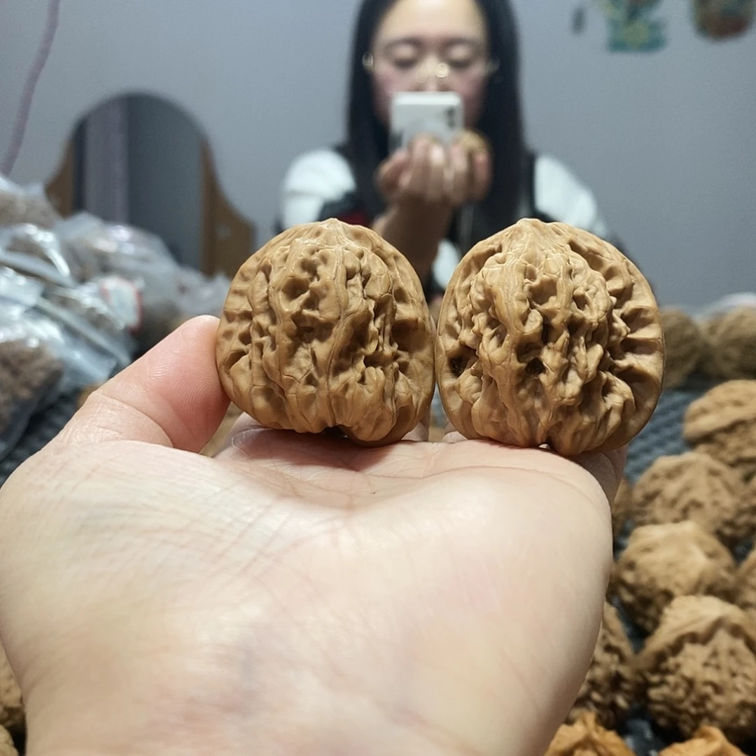 吊坠桃核金蟾王38黄