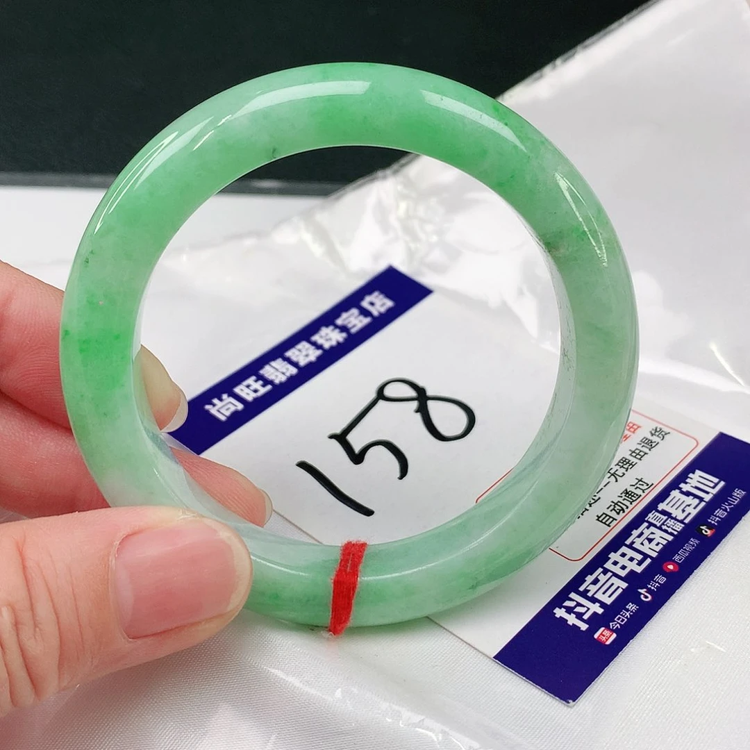 翡翠手镯未镶嵌翡翠