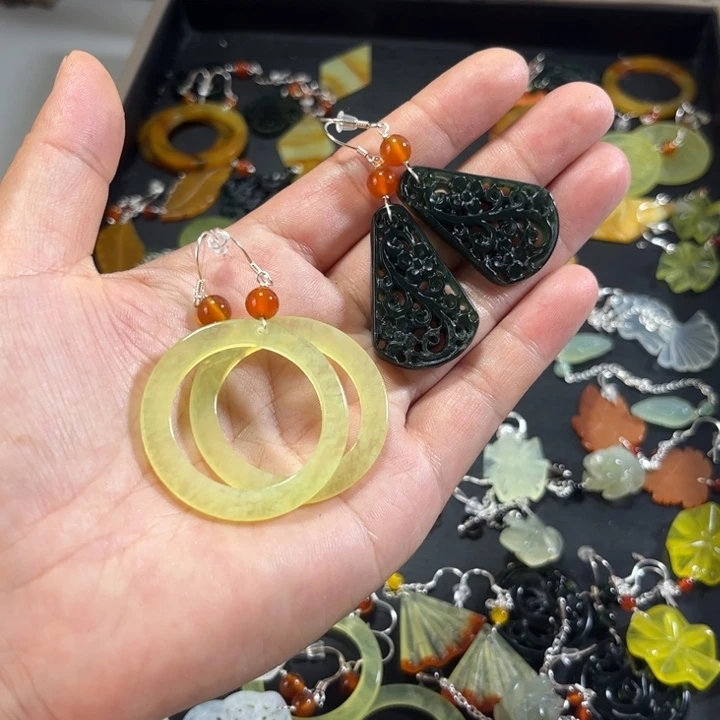 蛇纹石玉合金耳饰