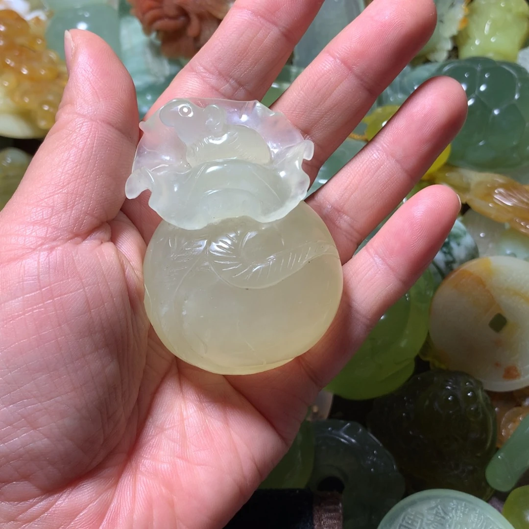 蛇纹石玉未镶嵌颈饰