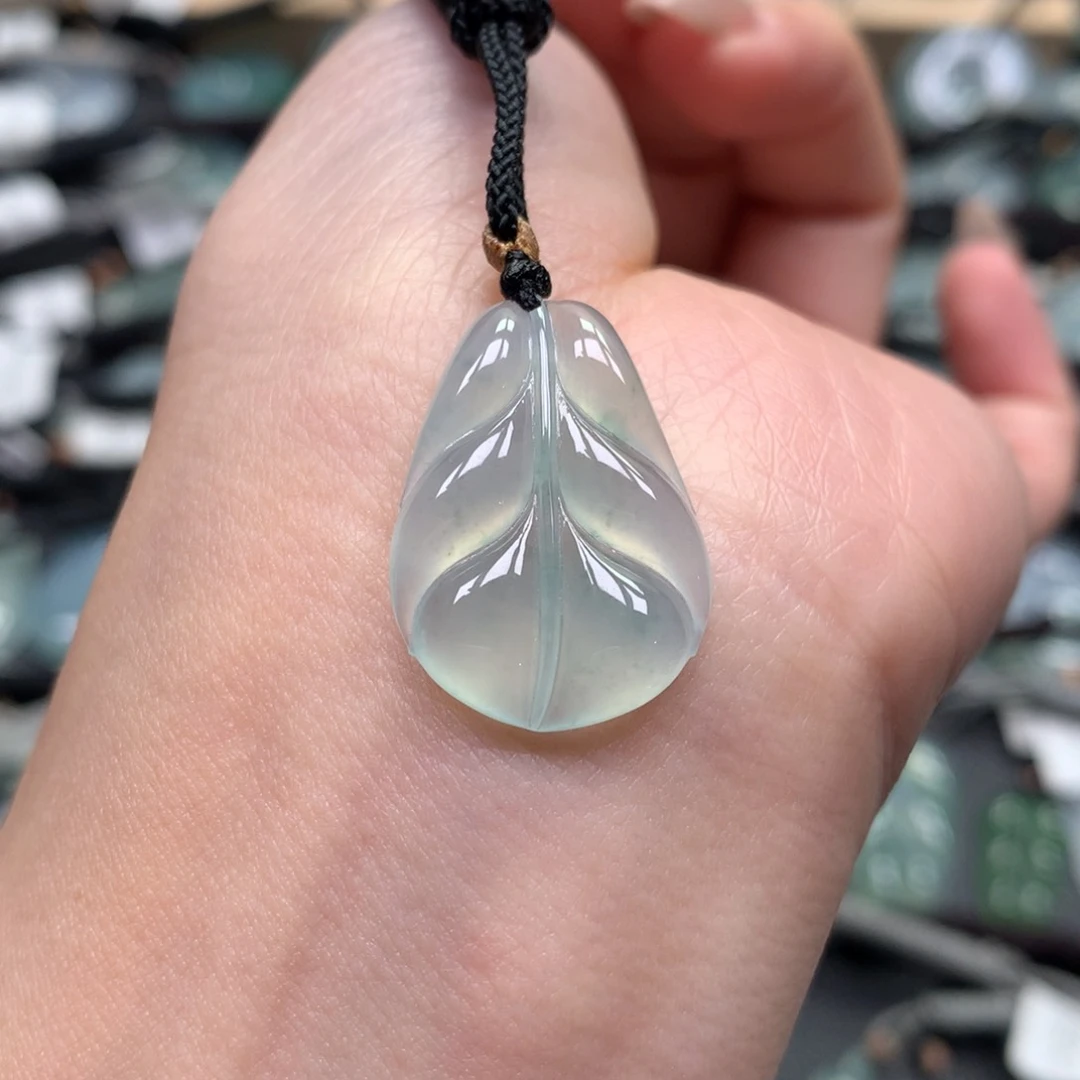 翡翠颈饰未镶嵌叶子