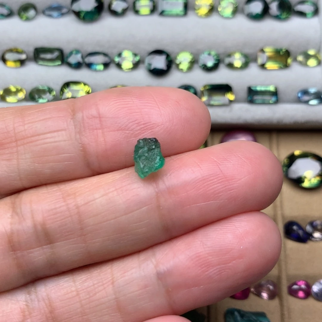 祖母绿裸石未镶嵌