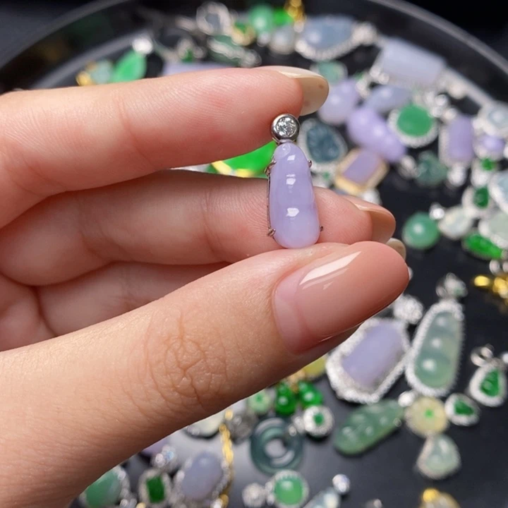 颈饰未镶嵌翡翠肥****?翡翠