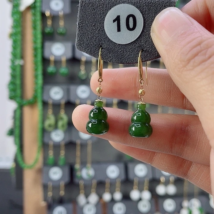 18K金镶嵌和田玉耳饰