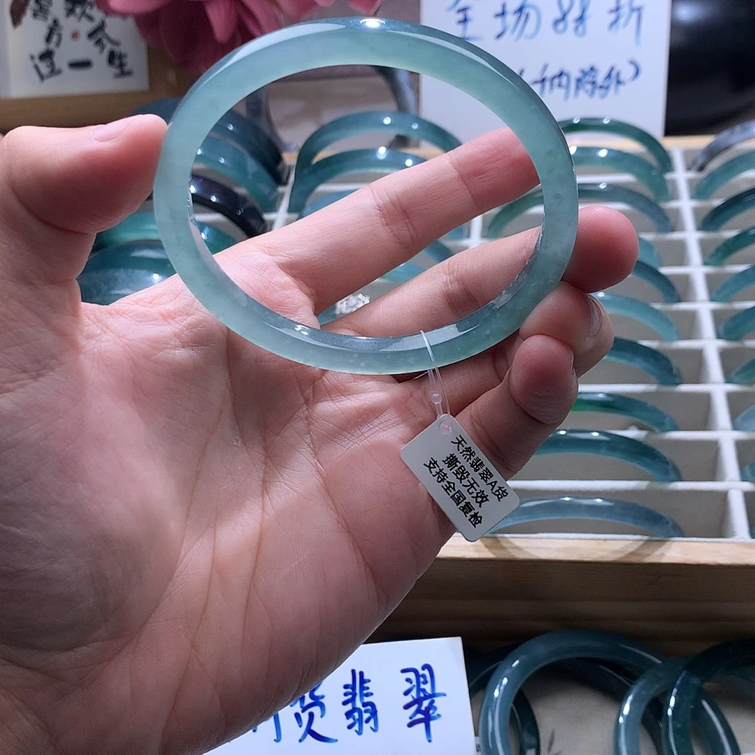 M***关未镶嵌手镯翡翠65.7