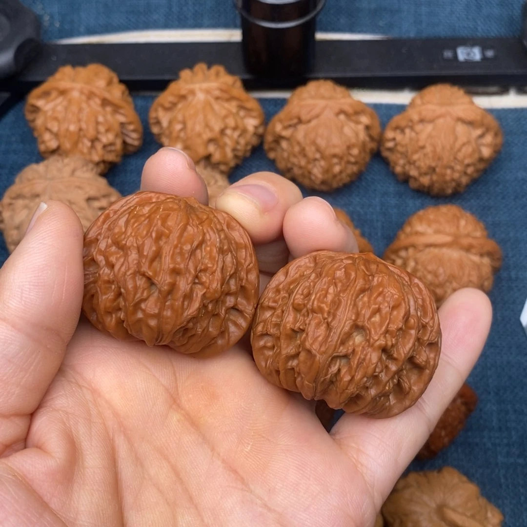 文玩核桃把件39红皮山地球磨