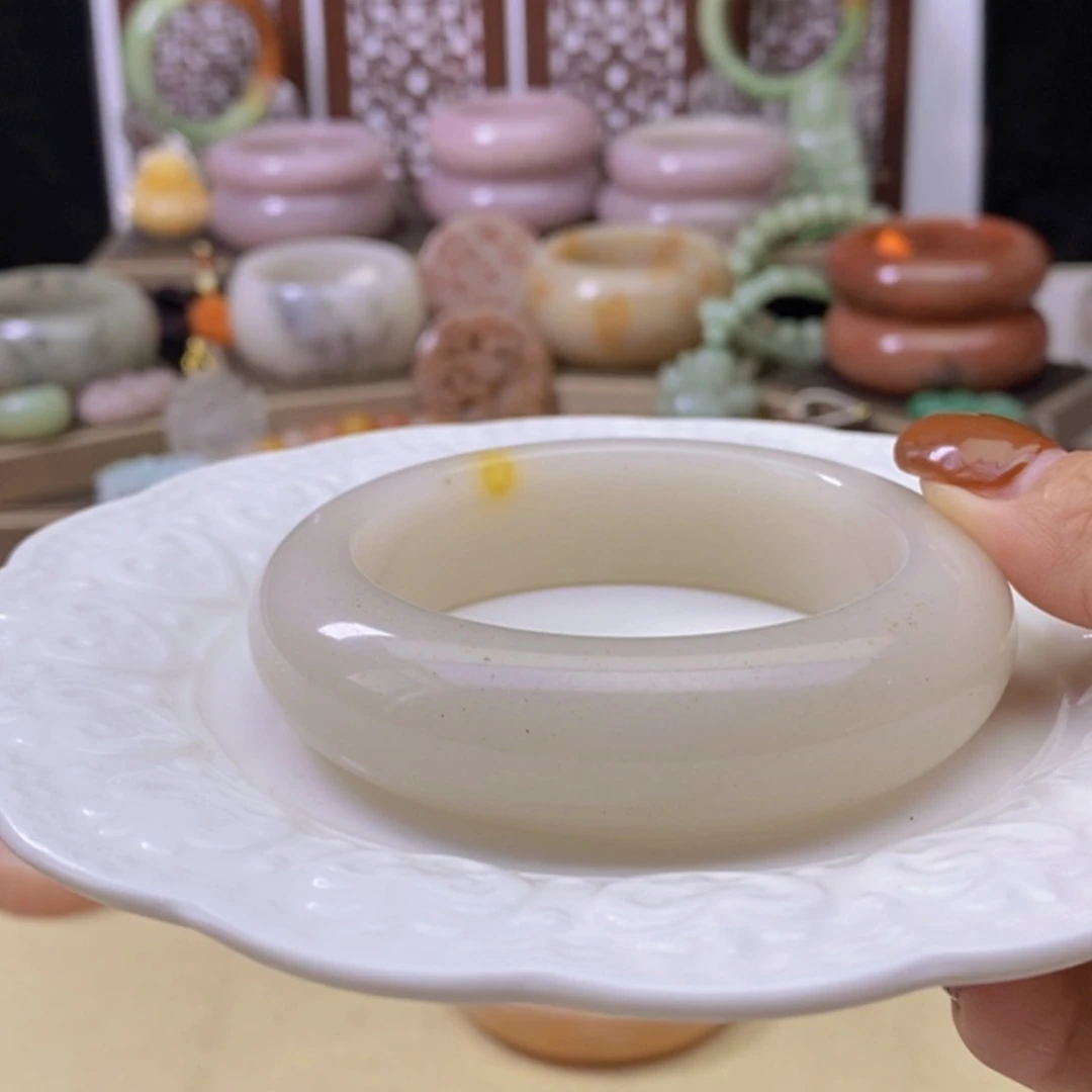 【闪购商品】未镶嵌手镯石英岩玉