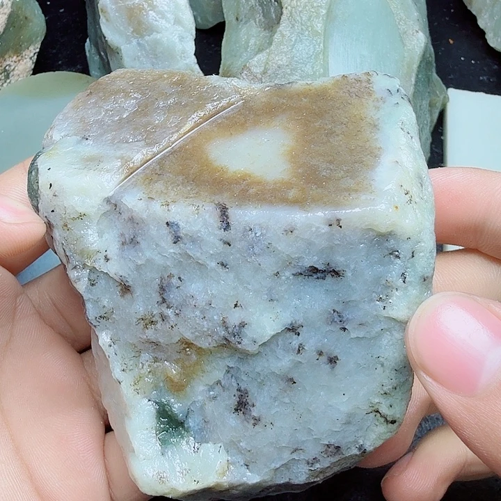 未镶嵌和田玉（糖玉）珠宝奇石