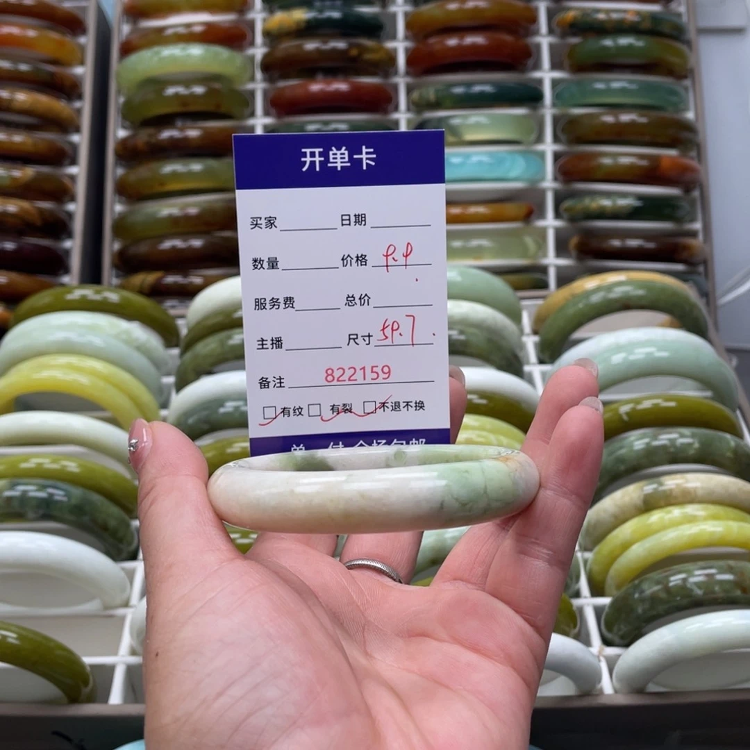 蛇纹石玉未镶嵌手镯?**吖