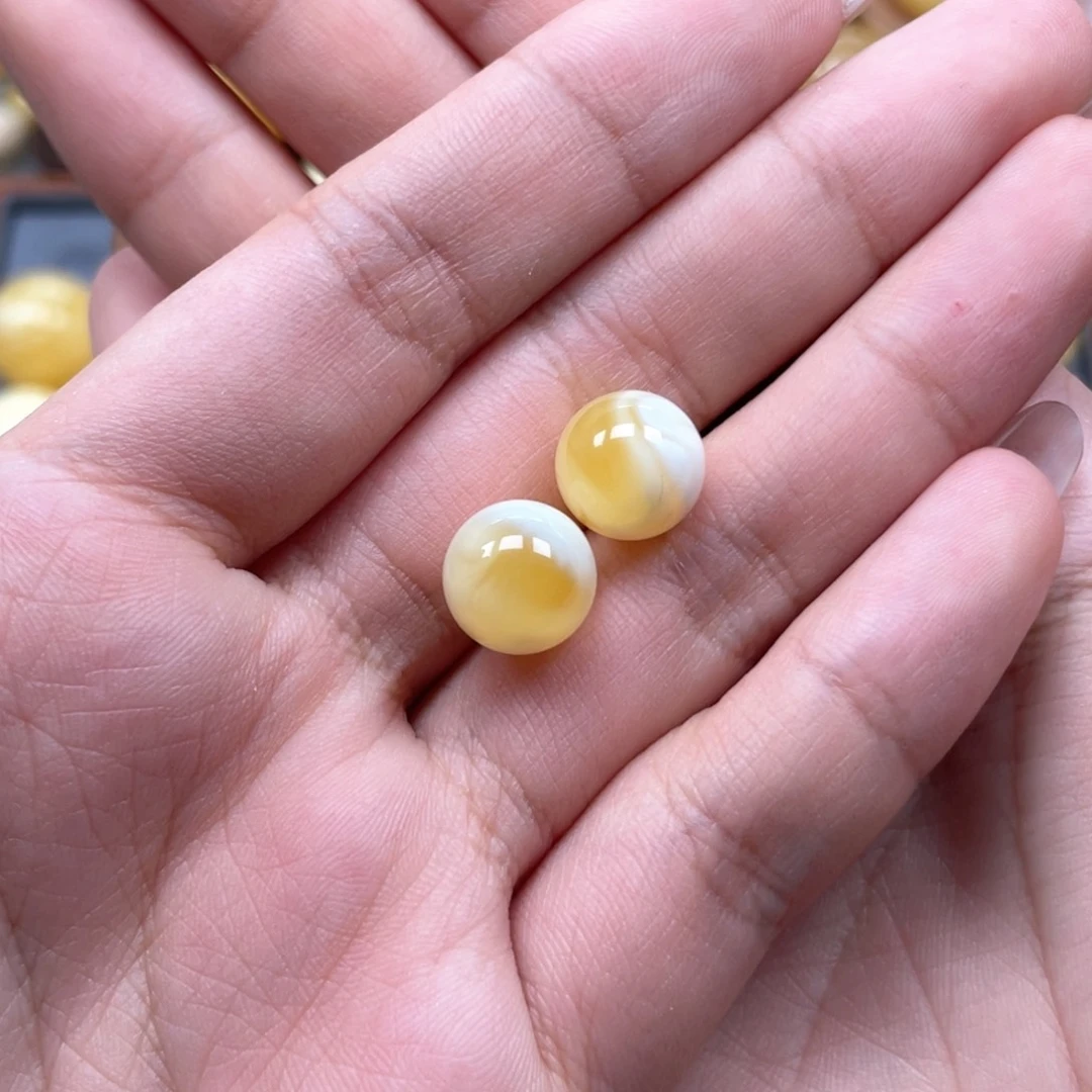 未镶嵌琥珀珠宝奇石