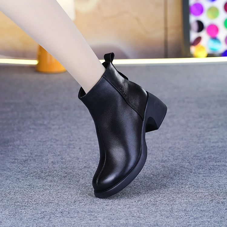 507228真皮加绒短靴女2025年冬牛皮一体粗跟英伦风加绒保暖马丁靴