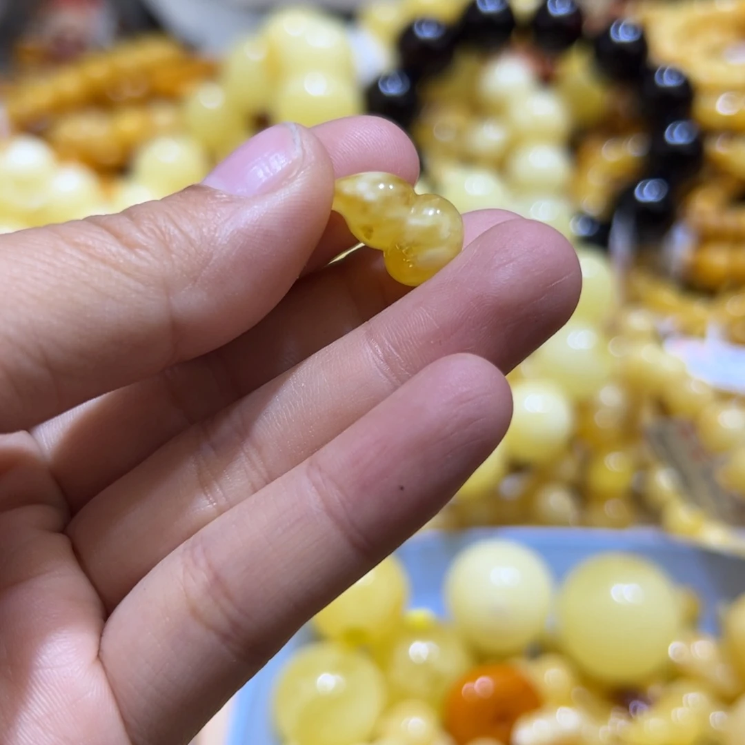 琥珀珠宝奇石未镶嵌