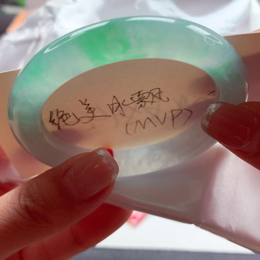 翡翠未镶嵌手镯（圆镯）师妹52,5冰胶金丝阳绿（37号）