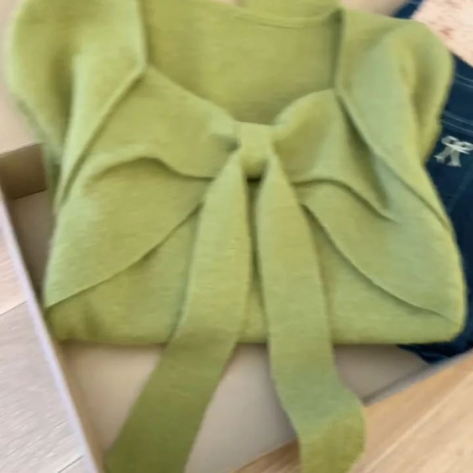 绿色蝴蝶结绑带针织衫女秋冬季修身显瘦方领毛衣修身显瘦打底上衣