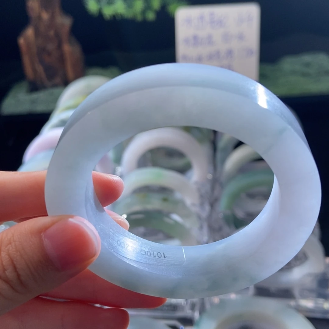 故***乡定制翡翠未镶嵌翡翠手镯